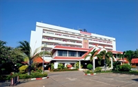104 room hotel with - 1