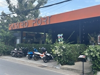 established 18-corner food court - 1
