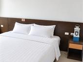 12 rooms with bar